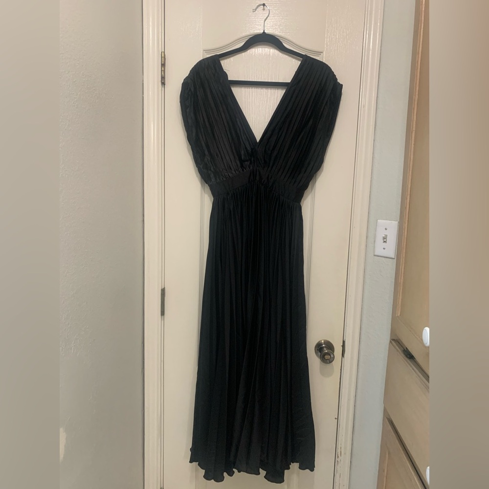 Aiyana flattering V-neck Pleated Accents Size 4 Long Black Dress